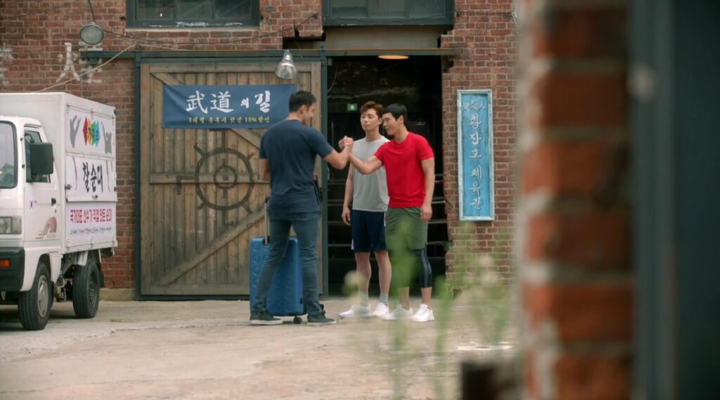 노티스 황장호 체육관