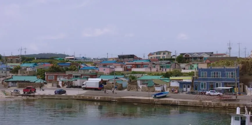 Hometown Cha-Cha-Cha Filming Locations 빨간 등대 & 홍반장 집: 석병1리 방파제 (Seokbyeong 1-ri Breakwater)