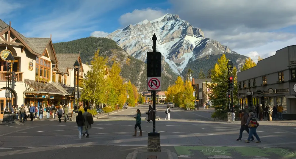 밴프-애비뉴-Banff-Ave