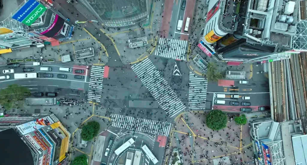 시부야-스크램블-교차로-Shibuya-Crossing