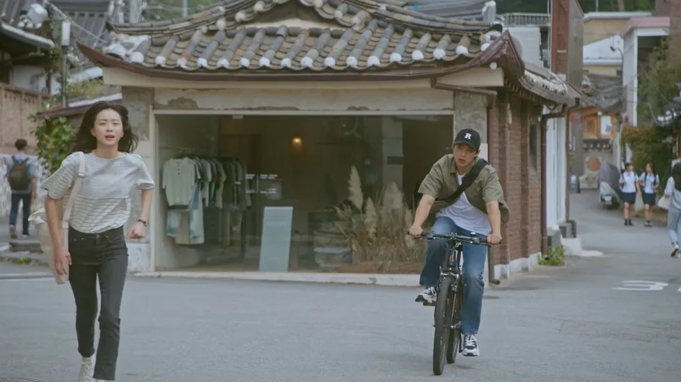 창덕궁길 (Changdeokgung-gil)