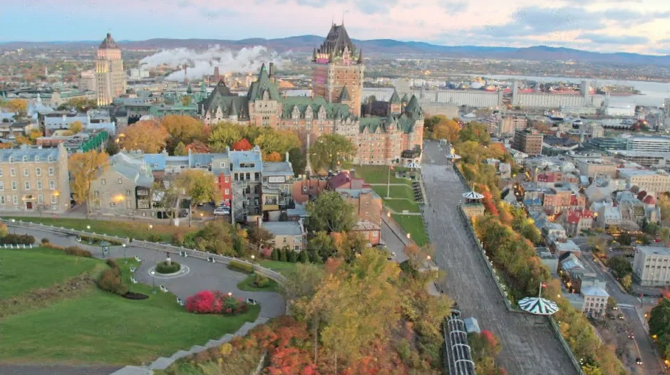 캐나다-퀘벡-페어몬트-르-샤토-프롱트낙-호텔-Fairmont-Le-Château-Frontenac